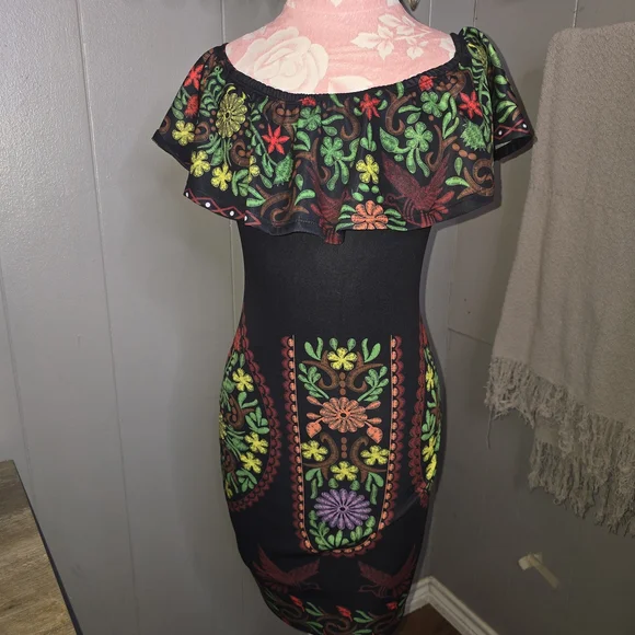 Off-Shoulder Cantina-Style Printed Pattern Black Dress SIZE XL - Picture 2 of 6